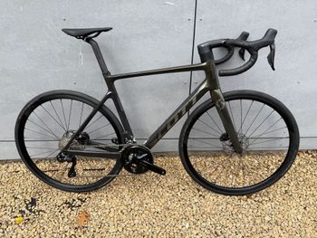 Used Scott Addict RC40 2024 Road & Gravel