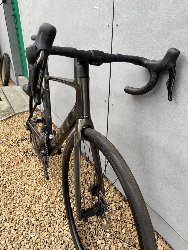 Used Scott Addict RC40 2024 Road & Gravel, Black — image 2 of 3
