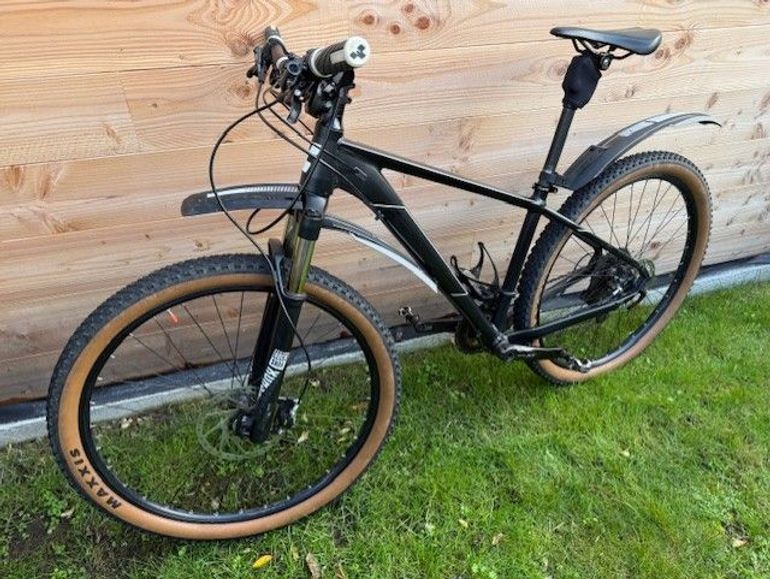 Used CUBE RACE ONE 2019 2019 Mountainbike, Black — image 2 of 8
