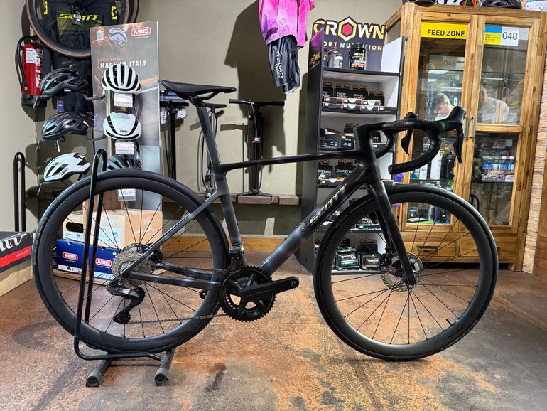 Used Scott Addict RC 10 2025 Road & Gravel, Black — image 1 of 3