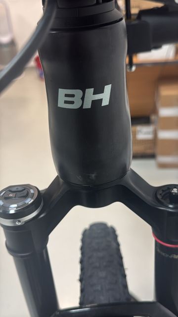 Used BH LYNX SLS 9.9 2024 2024 Mountainbike, Black, 29 — image 2 of 6