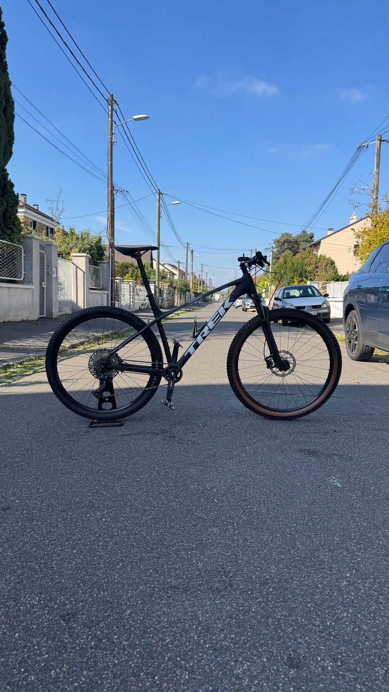Used Trek X-Caliber 9 2021 2021 Mountainbike, Black, 29 — image 1 of 4