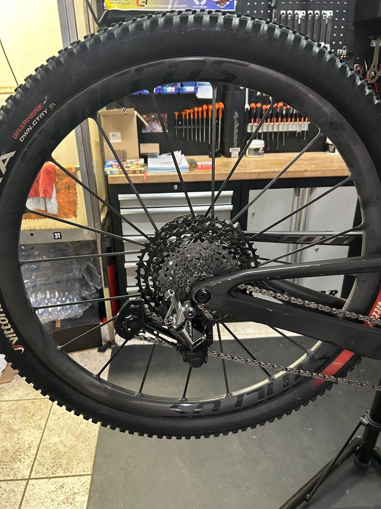 Used Scott Spark Shimano XTR 2024 Mountainbike, Red — image 3 of 7