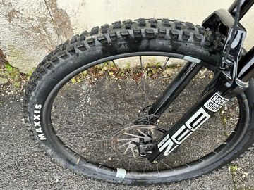 Used YT Industries Capra UNCAGED 6 29 2023 2023 Mountainbike, Light Gray — image 1 of 3