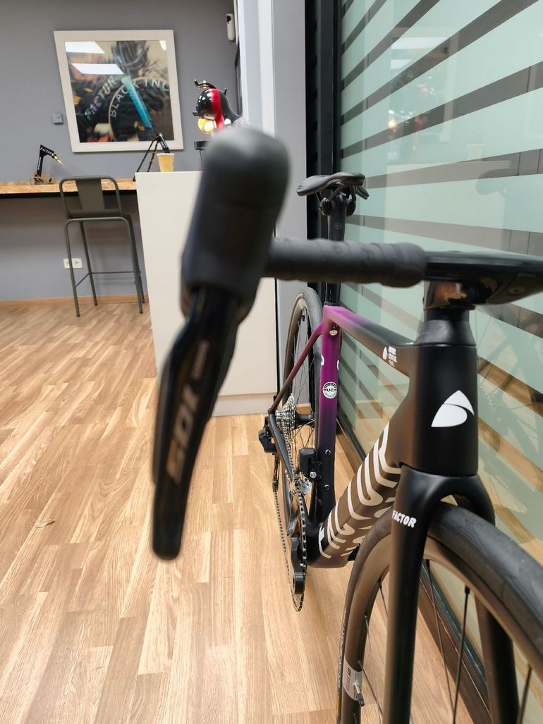 Used Factor O2 Shimano 105 Di2 2024 Road & Gravel, Black — image 6 of 14