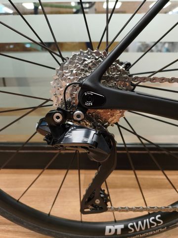 Used Factor O2 Shimano 105 Di2 2024 Road & Gravel, Black — image 3 of 14