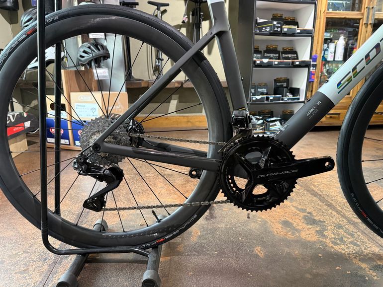 Used Scott Addict RC Pro 2025 Road & Gravel, White — image 3 of 3