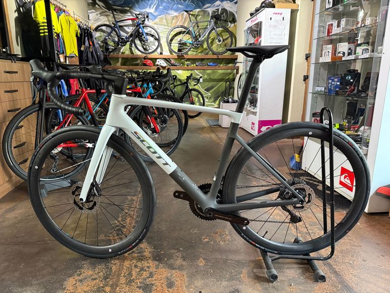 Used Scott Addict RC Pro 2025 Road & Gravel, White — image 2 of 3