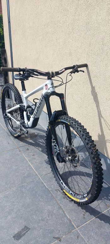 Used Specialized Enduro Comp 2022 2022 Mountainbike, White, 29 — image 2 of 6