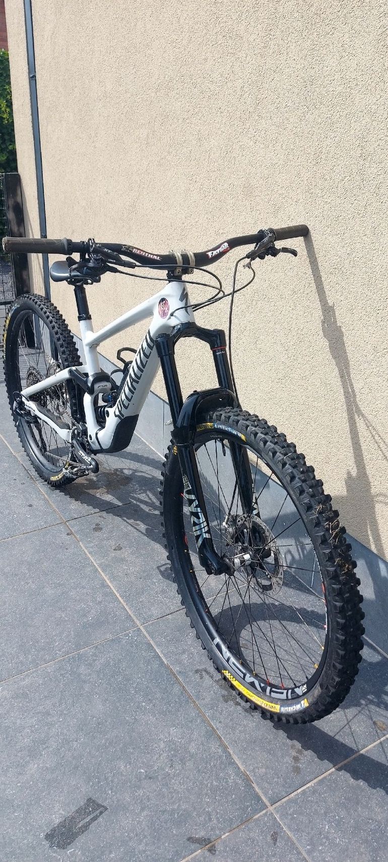 Used Specialized Enduro Comp 2022 2022 Mountainbike, White, 29 — image 2 of 6