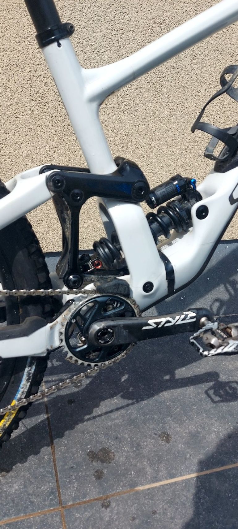 Used Specialized Enduro Comp 2022 2022 Mountainbike, White, 29 — image 4 of 6