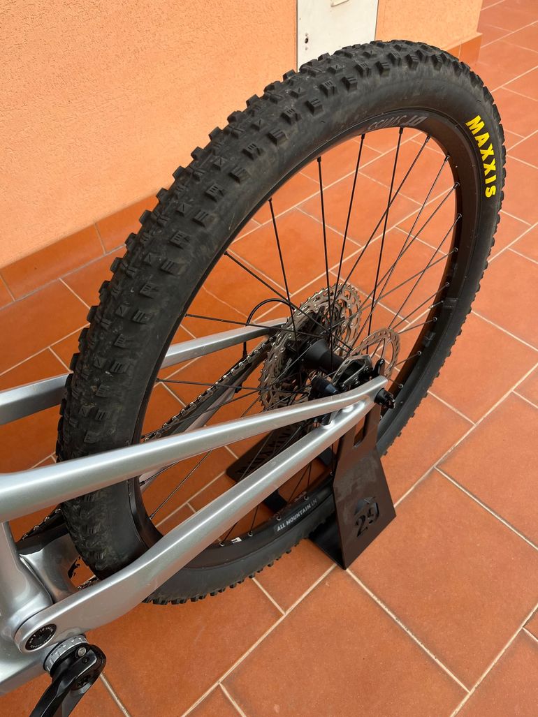 Used Canyon Lux Trail CF 6 2024 2024 Mountainbike, Light Gray, 29 — image 6 of 9