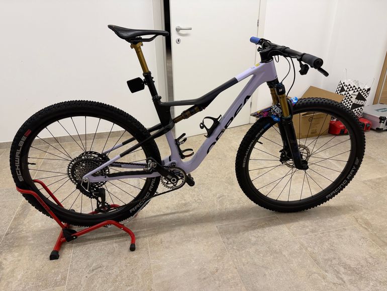 Used Orbea OIZ M LTD 2023 2023 Mountainbike, White, 29 — image 1 of 6