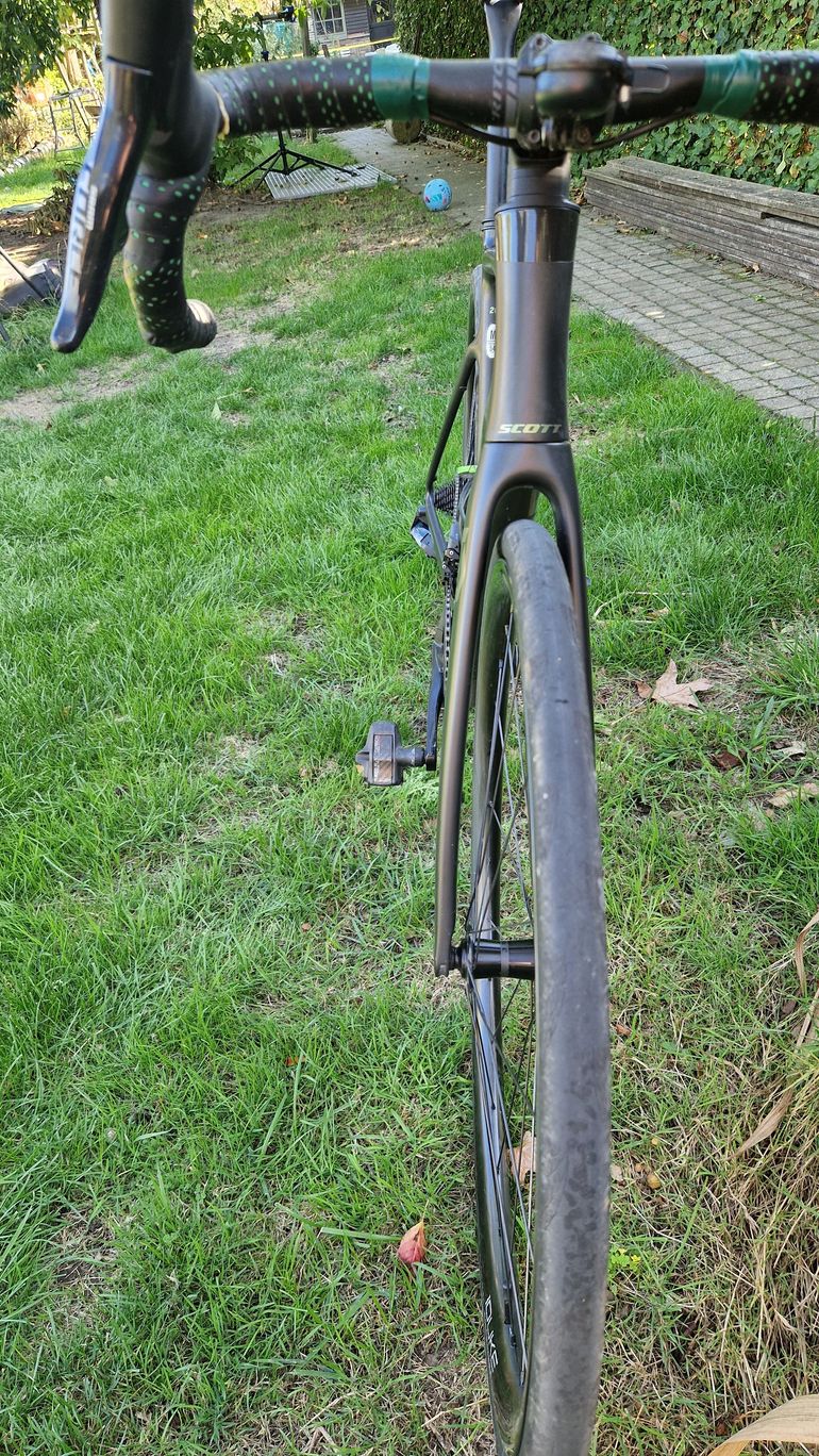Used Scott Addict SRAM Force 2023 Road & Gravel, Green — image 5 of 6