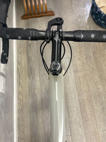 Used Specialized Tarmac 2021 Road & Gravel, Light Gray — image 12 of 13