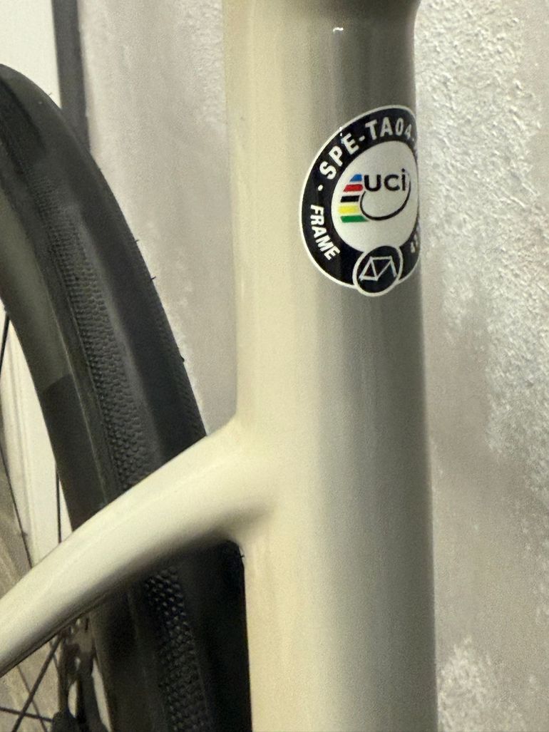 Used Specialized Tarmac 2021 Road & Gravel, Light Gray — image 5 of 13