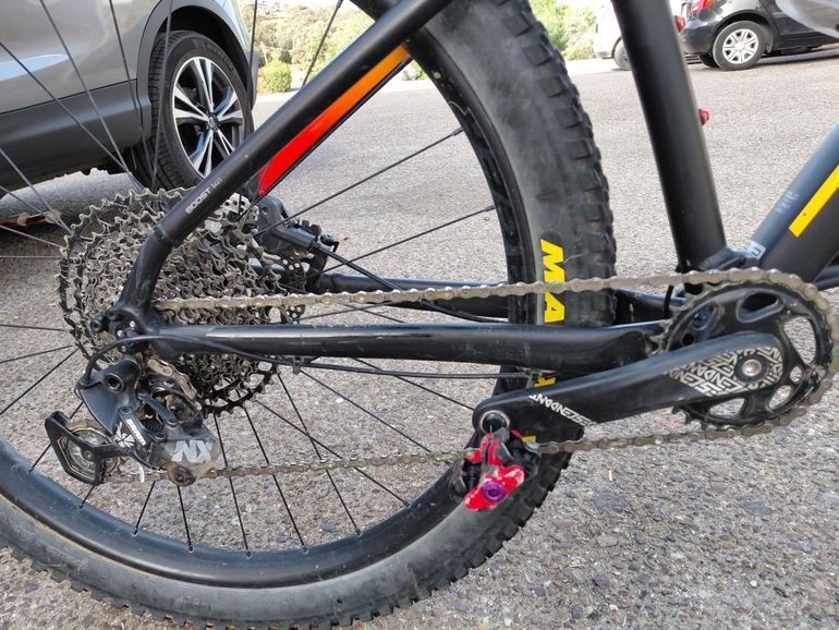Used Trek Roscoe 8 2020 2020 Mountainbike, Black, 27.5 — image 2 of 3