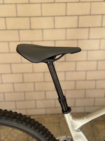 Used Scott Genius 940 2023 2023 Mountainbike, Light Gray, 29 — image 5 of 11