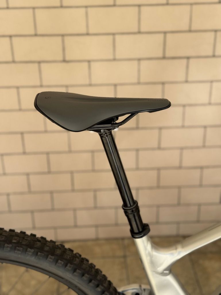 Used Scott Genius 940 2023 2023 Mountainbike, Light Gray, 29 — image 5 of 11