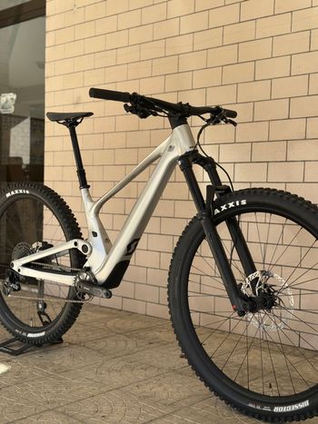 Used Scott Genius 940 2023 2023 Mountainbike, Light Gray, 29 — image 2 of 11