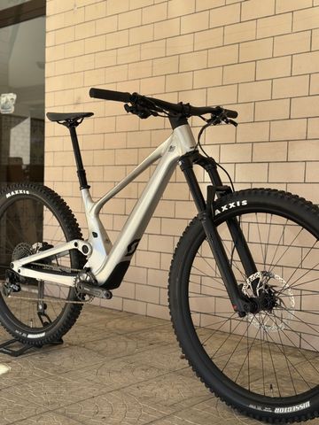 Used Scott Genius 940 2023 2023 Mountainbike, Light Gray, 29 — image 2 of 11