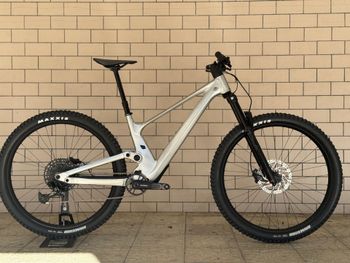 Used Scott Genius 940 2023 2023 Mountainbike, Light Gray, 29 — image 1 of 11