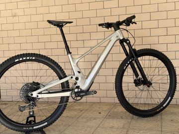 Used Scott Genius 940 2023 2023 Mountainbike, Light Gray, 29 — image 10 of 11