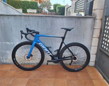 Used Giant Propel Advanced Pro 0 2024 2024 Road & Gravel, Blue — image 2 of 6