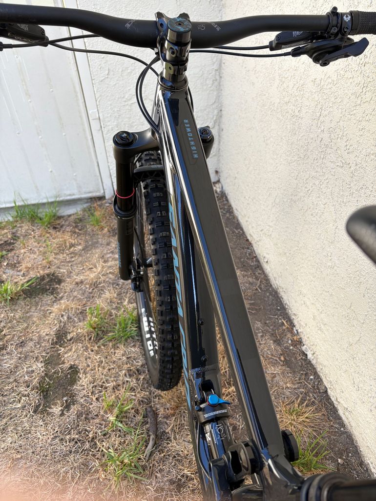 Used Santa Cruz HIGHTOWER D / Aluminum / 29 2022 2022 Mountainbike, Light Gray, 29 — image 25 of 31