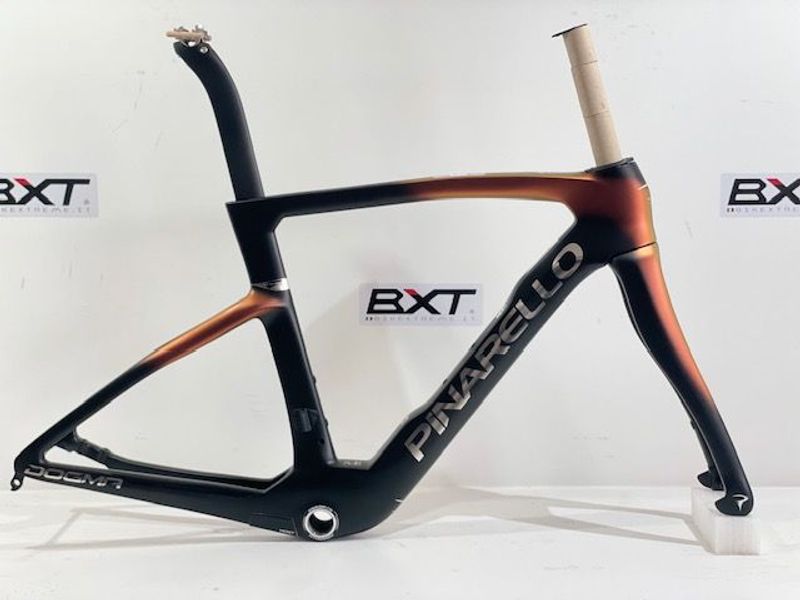 Używany Pinarello DOGMA F DISC LUXTER RED GOLD Frameset 2025 Road & Gravel