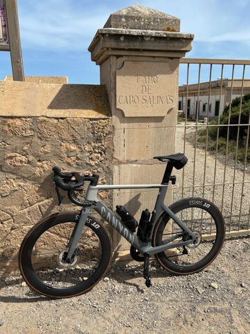Used Canyon Aeroad CF SL 8 Disc 2022 2022 Road & Gravel, Light Gray — image 7 of 8