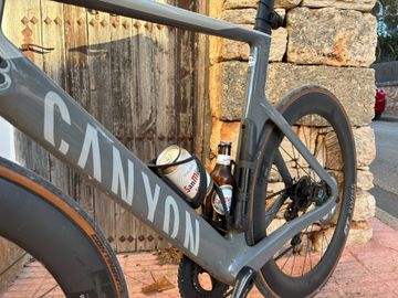 Used Canyon Aeroad CF SL 8 Disc 2022 2022 Road & Gravel, Light Gray — image 5 of 8