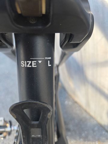 Used Orbea OIZ M-TEAM 2023 2023 Mountainbike, Black, 29 — image 7 of 8