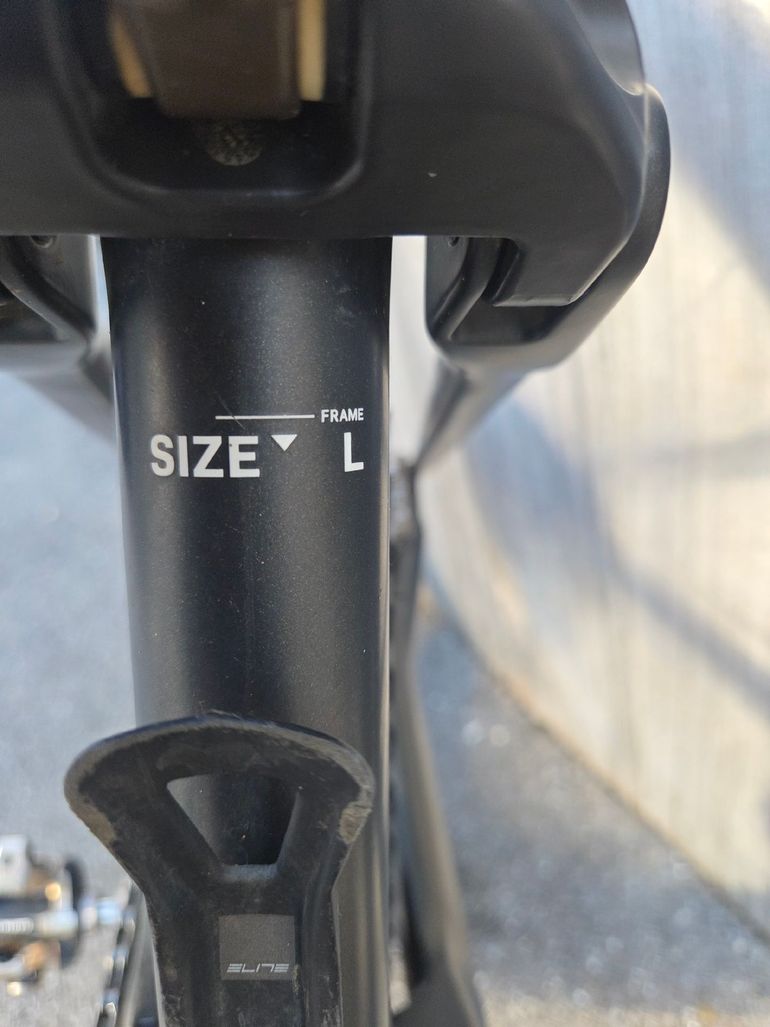 Used Orbea OIZ M-TEAM 2023 2023 Mountainbike, Black, 29 — image 7 of 8