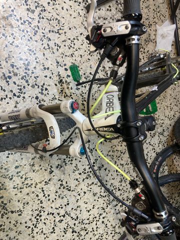 Used Orbea Carbon 2018 Mountainbike, White — image 4 of 5