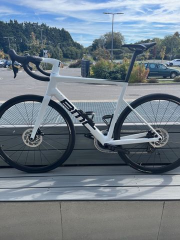 Used BMC Teammachine SLR 01 MOD 2024 2024 Road & Gravel, White — image 2 of 8