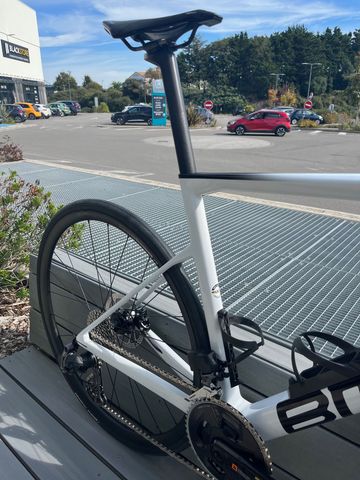 Used BMC Teammachine SLR 01 MOD 2024 2024 Road & Gravel, White — image 5 of 8