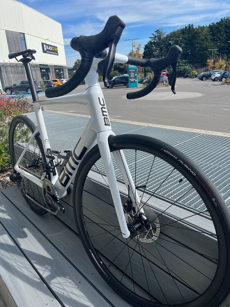 Used BMC Teammachine SLR 01 MOD 2024 2024 Road & Gravel, White — image 6 of 8