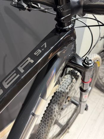 Used Trek Procaliber 9.7 2023 2023 Mountainbike, Black, 29, 27.5 — image 4 of 5