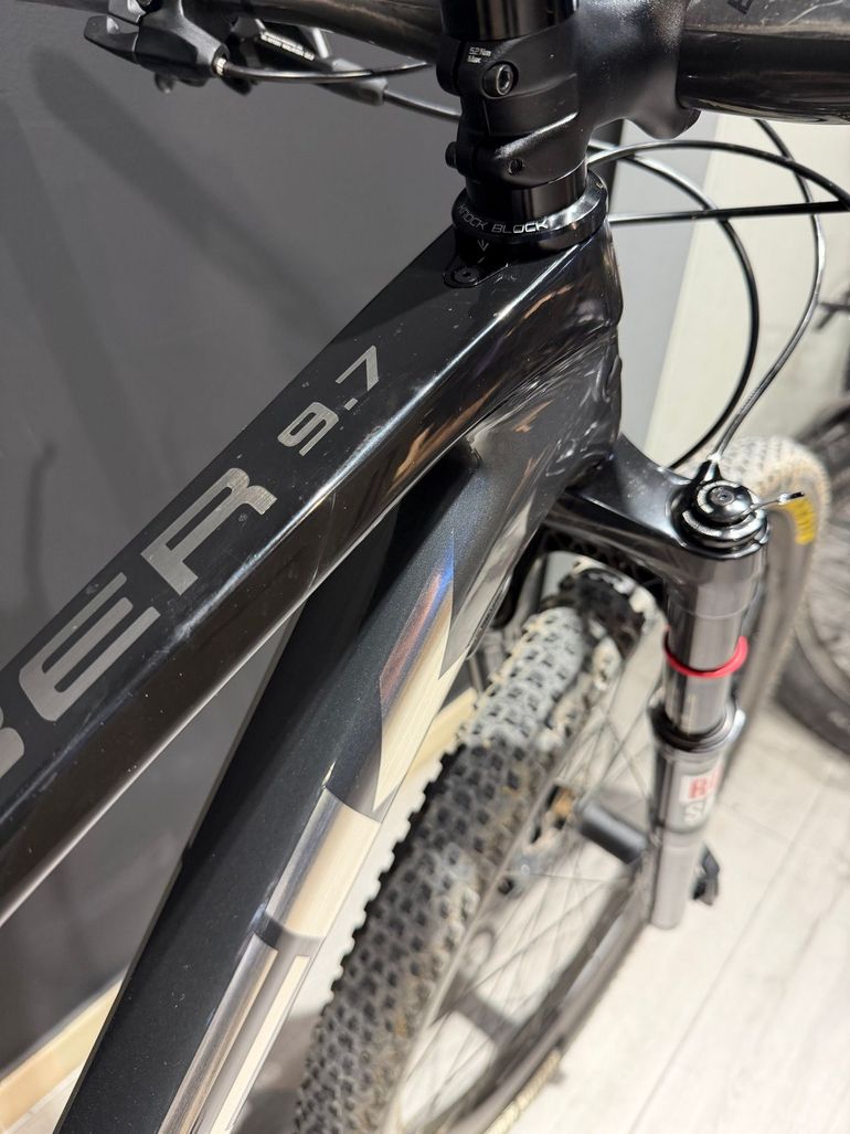 Used Trek Procaliber 9.7 2023 2023 Mountainbike, Black, 29, 27.5 — image 4 of 5