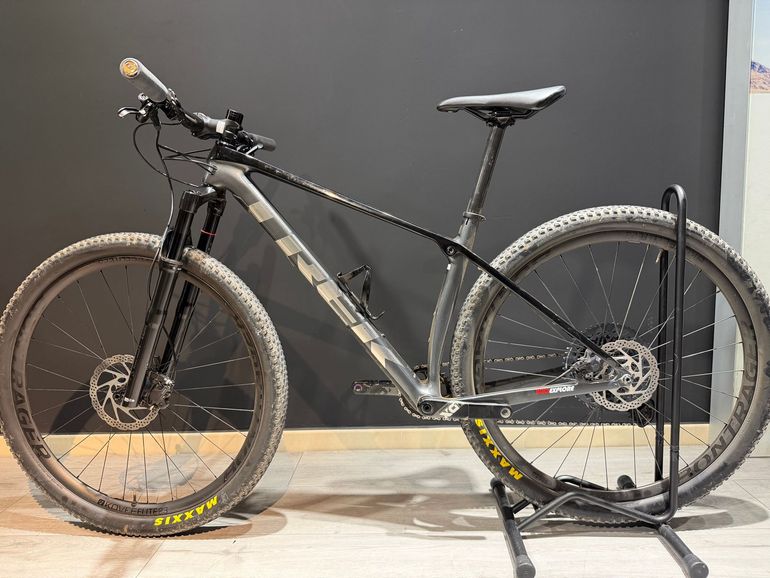 Used Trek Procaliber 9.7 2023 2023 Mountainbike, Black, 29, 27.5 — image 2 of 5