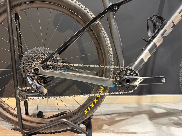 Used Trek Procaliber 9.7 2023 2023 Mountainbike, Black, 29, 27.5 — image 3 of 5