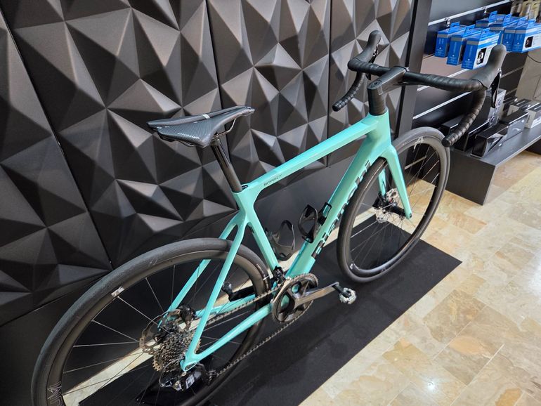 Used Bianchi Sprint 105 2024 Road & Gravel, Blue — image 4 of 7