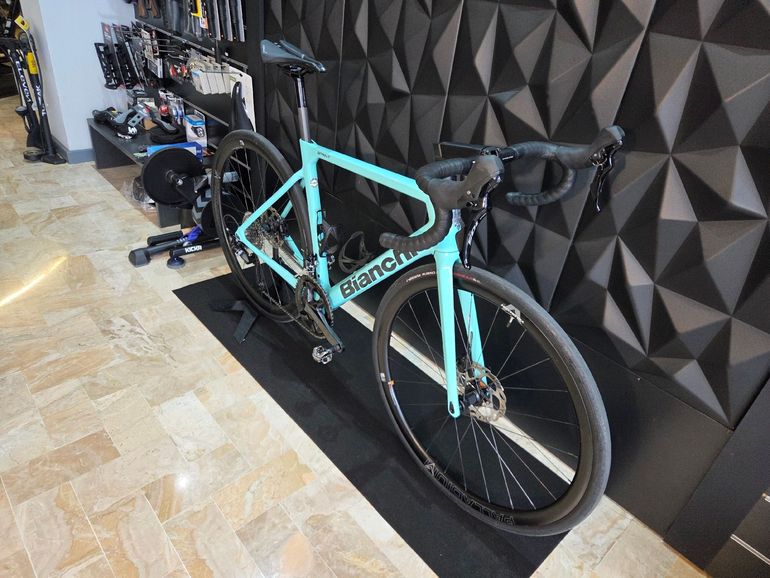 Used Bianchi Sprint 105 2024 Road & Gravel, Blue — image 6 of 7