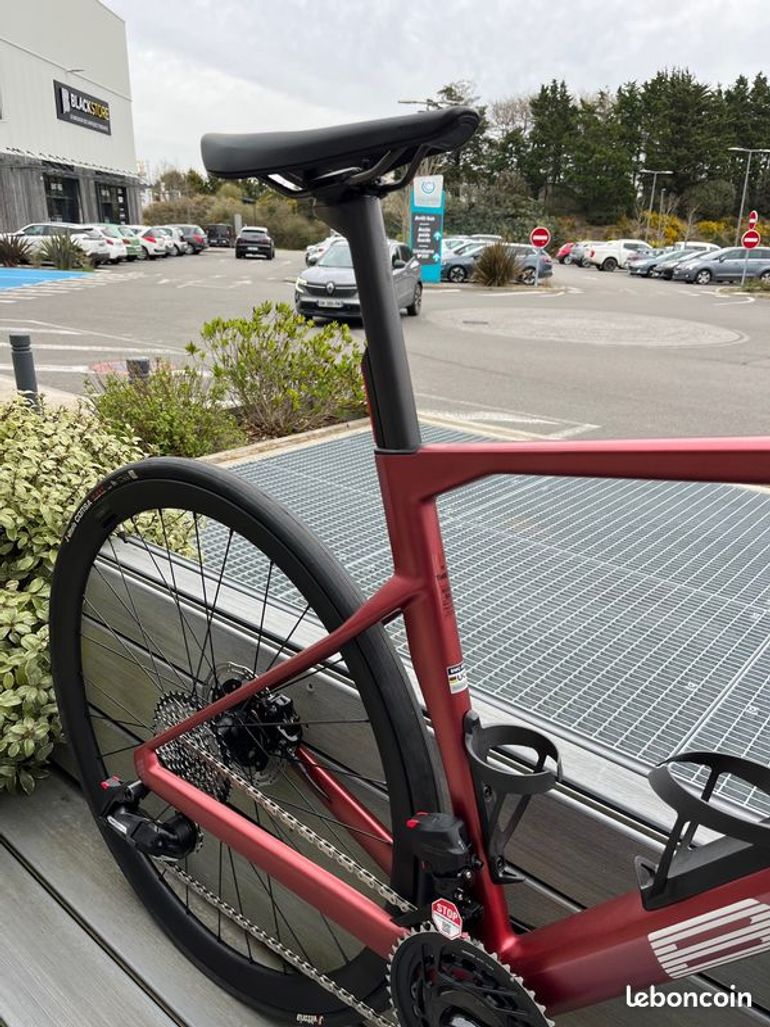 Used BMC Roadmachine 01 Three 2024 Road & Gravel, Red — image 5 of 8