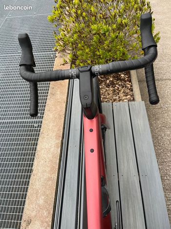 Used BMC Roadmachine 01 Three 2024 Road & Gravel, Red — image 6 of 8