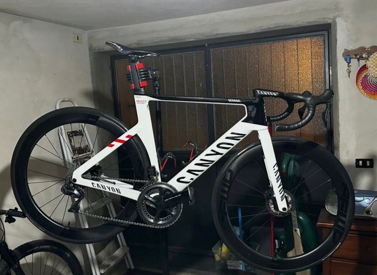 Used Canyon Aeroad CFR Disc Di2 2021 2021 Road & Gravel, White — image 2 of 8