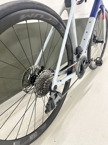 Used Trek Checkmate SRAM Rival eTap AXS 2025 Road & Gravel, White — image 3 of 5