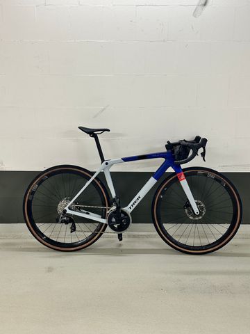 Used Trek Checkmate SRAM Rival eTap AXS 2025 Road & Gravel, White — image 1 of 5