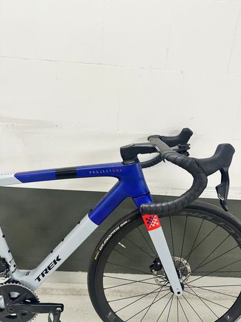 Used Trek Checkmate SRAM Rival eTap AXS 2025 Road & Gravel, White — image 2 of 5
